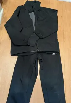 黒のジャージ TIGORA　スポーツ　上下　セットアップ　子供服140cm防寒