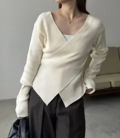 CAPRICIEUX LE'MAGE クロスVネックニット アイボリー