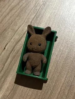 シルバニアファミリー 茶色ウサギ人形　ゆりかご