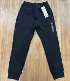 未使用品　UNIQLOウルトラストレッチドライスウェットパンツ（黒）　140cm