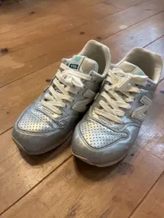 New Balance 996 シルバー スニーカーのサムネイル