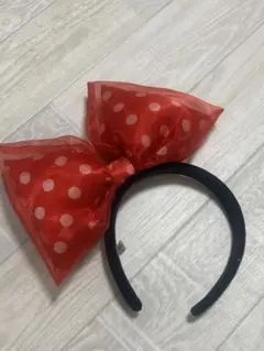 赤い水玉模様カチューシャ