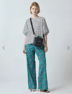 アクアスキュータム　リバティ　ワイドパンツ