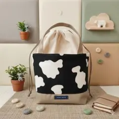 ハンドメイド　ランチバッグ　お弁当バッグ　巾着バッグ　巾着　保冷バッグ　牛柄
