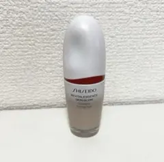 スキングロウファンデーション　220 Linen