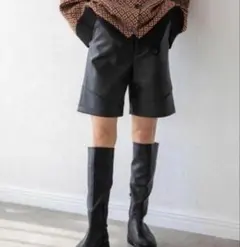 新品　JEANASIS ヴィーガンレザースリットショートパンツ　黒