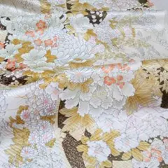 正絹着物ハギレ　１６２cm　金彩　大菊に牡丹模様　四方波地紋