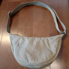 ユニクロ　ミニラウンドショルダーバッグ