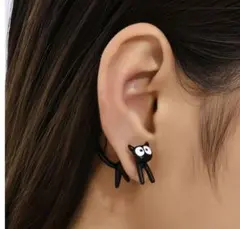 黒猫 ピアス 個性派 アニマル モチーフ ブラック 両耳用　猫好き　変わった