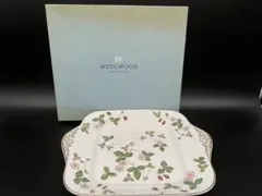◯WEDGWOOD ワイルド ストロベリー　スクエアプレート