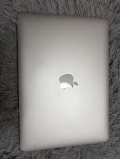 MacBook Air 13インチ　Apple