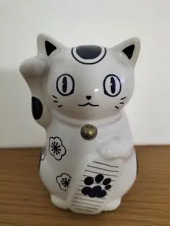 可愛いもっちり猫さんのモダン招き猫
