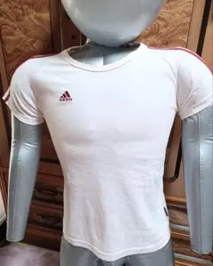 adidas アディダス 半袖Tシャツ ホワイト×エンジ　ロゴ入り　チャイルド用のサムネイル