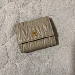 ベージュ キルティング 三つ折り財布