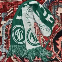 ロゴ入り緑と白のマフラー　サッカーマフラー