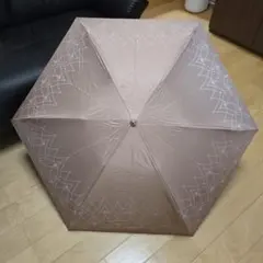 未使用新品　折りたたみ日傘　雨天ok 遮光99%　ピンクベージュ系 ジュエリー柄のサムネイル