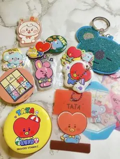 BT21 グッズ まとめ売り キーホルダー 缶バッジ 12個のサムネイル