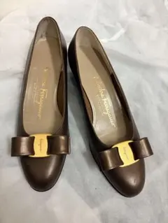 Ferragamo ブラウン リボン付きパンプス