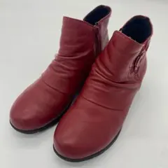 【ノーブランド】レッド レザー ショートブーツ 花柄モチーフ　サイドジップ