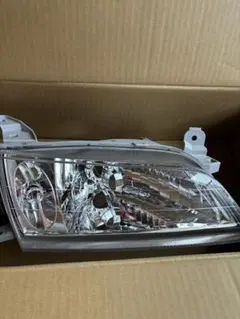 ⭐︎新品未使用⭐︎TOYOTA純正品カリーナヘッドライト 左右セットのサムネイル