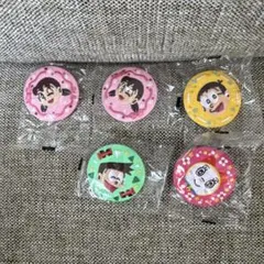 クレヨンしんちゃん × ラウンドワン カプセルトイ 缶バッジ 2枚セット