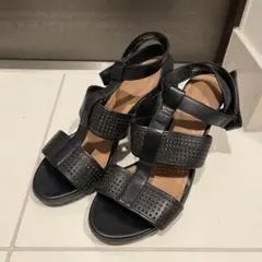 【極美品】クラークス レザーサンダル UK5 23.5〜24cm ブラック 厚底のサムネイル