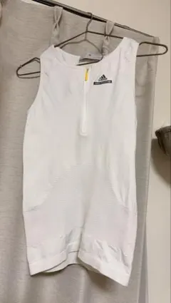 adidas タンクトップ