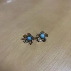 花形デザイン ピアス(両耳用)