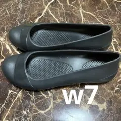 crocs ジアンナ ブラック フラット パンプス w7スリッポンのサムネイル