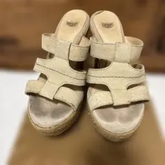 UGG ウェッジソールサンダル ベージュ 24.5cmのサムネイル