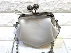 ホワイトリボン付きクラッチバッグ