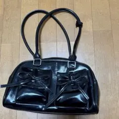 リボン付きポケット ブラックショルダーバッグ