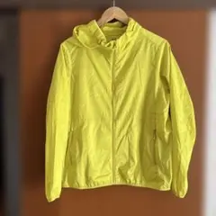 ユニクロ コンパクトに持ち歩けるフード付きジャケット XL