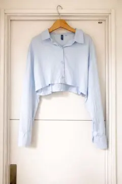 H&M ショート丈シャツ ライトブルー 韓国ファッション クロップド丈　春夏服
