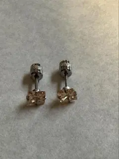 両耳ピアス　スクエア　クリスタル　　未使用