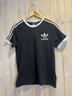 adidas ブラック Tシャツ ストライプデザイン
