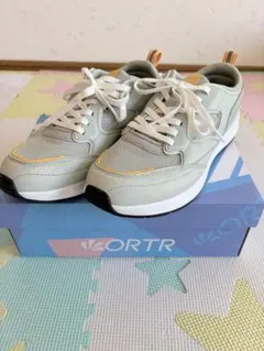 ORTR スニーカー グリーン 39サイズのサムネイル