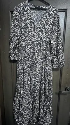 UNIQLO 花柄 3XL プリントＶネックフレアワンピース　七分袖