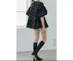 未使用　KAREI 花柄ジャガード　ペプラム　トップス　半袖丈