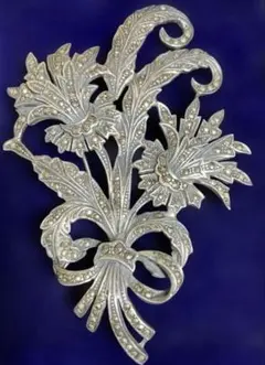 Vendome（ヴァンドーム）**のサインが入ったヴィンテージのシルバーブローチ