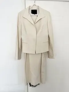 UNTITLED スーツ ジャケットとノースリーブワンピースセット クリーム色