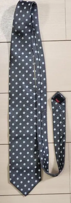 BURBERRY BLACK LABEL　ネクタイ　絹100% 水玉模様