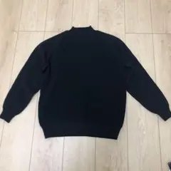 黒いニットセーター 長袖