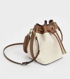 CHARLES & KEITH キャンバス ドローストリングバケツバッグ