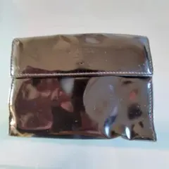 PRADA 黒 パテントレザー 二つ折り財布