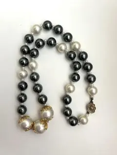 エレガントなパールネックレス