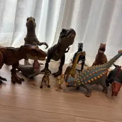 恐竜フィギュアセット　複数色・サイズ