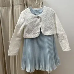 水色プリーツドレスとレースジャケット