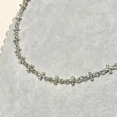 シルバーカラーフラワークロスチャームチェーンネックレス十字型花