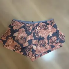 Nike フラワープリント ランニングパンツ　ショートパンツ
